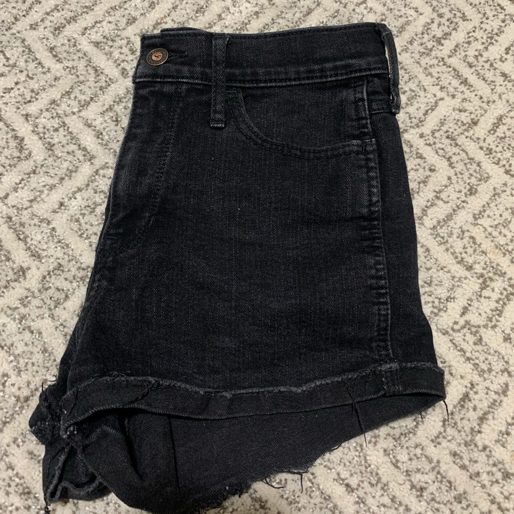 HOLLISTER HIGH WAISTED SHORTS